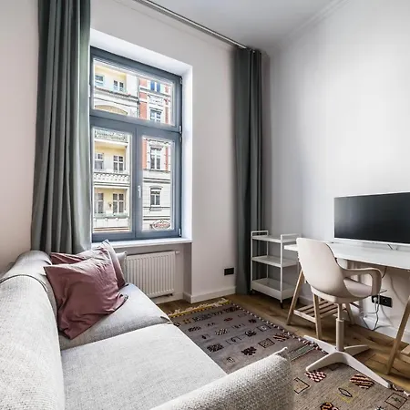 Rent Like - Garbary 32 *